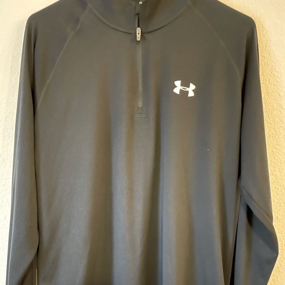 Under Armor Medium Men’s long sleeve top